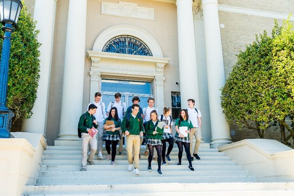 Amerigoæ?°æ³½è¥¿æ ¡å?ºçº¢å²¸å¤©ä¸»æ??é«?ä¸­Red Bank Catholic High School