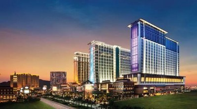以波利尼西亞為主題的澳門喜來登金沙城中心酒店擁3,896間客房及套房，將于9月20日開幕。位于金沙城中心的澳門喜來登酒店是整個澳門較大的酒店，也是喜達(dá)屋酒店與度假村集團(tuán)在全球較大的酒店。