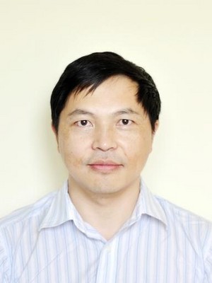 李榮躍于2011年加入 Mentor Graphics，任集成電氣事業(yè)部（IESD）中國(guó)區(qū)技術(shù)市場(chǎng)資深工程師。此前曾長(zhǎng)期任職于國(guó)內(nèi)知名線(xiàn)束廠(chǎng)商的線(xiàn)束開(kāi)發(fā)部門(mén)，具有豐富的線(xiàn)束開(kāi)發(fā)與設(shè)計(jì)經(jīng)驗(yàn)。